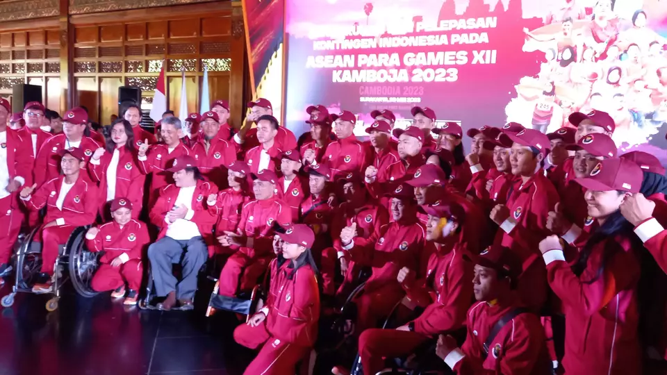 Menteri Pemuda dan Olahraga (Menpora) Dito Ariotedjo di Pendapi Balaikota Solo, Senin, 29 Mei 2023 melepas Kontingen ASEAN Para Games. 