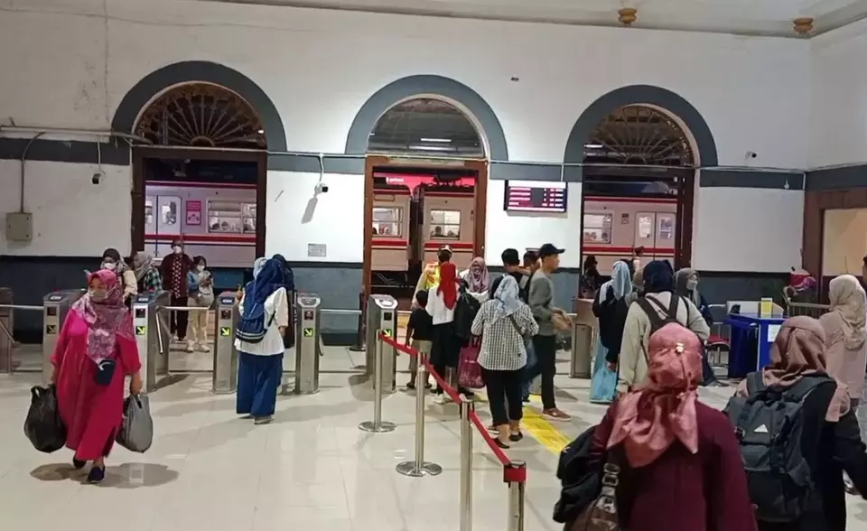 Penumpang KRL di Stasiun Bogor mengaku belum mengetahui penambahan jumlah perjalanan kereta, Kamis, 1 Juni 2023.