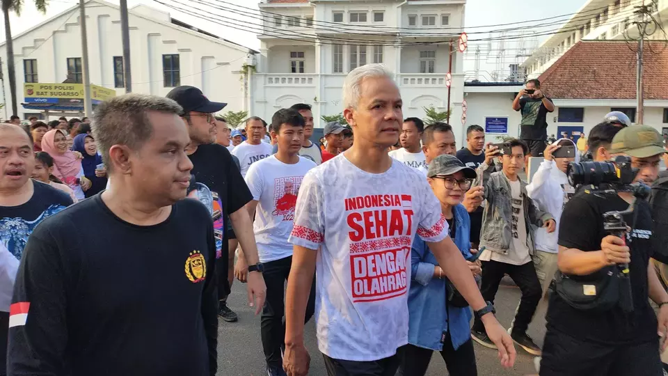 Bacapres PDIP, Ganjar Pranowo, melakukan lari pagi di Kota Cirebon bersama warga dan Relawan Gajnar, Sabtu, 3 Juni 2023.
