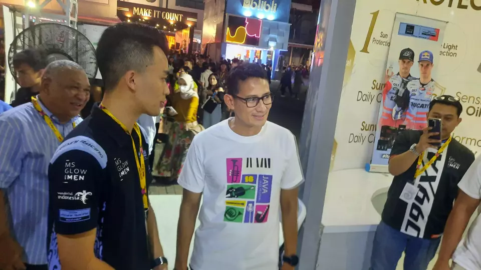 Menteri Pariwisata dan Ekonomi Kreatif (Menparekraf), Sandiaga Uno, datang pada hari kedua BNI Java Jazz Festival 2023 di Jakarta International Expo, Kemayoran, Sabtu, 3 Juni 2023.  