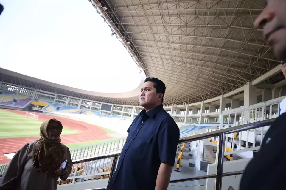 Ketua Umum PSSI, Erick Thohir, meninjau Stadion Manahan, Solo, yang akan digenakan sebagai tempat digelarnya pertandingan Kualifikasi Grup K Piala Asia U-23.
