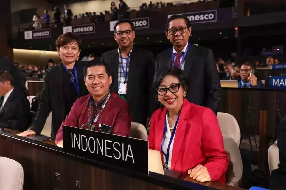 Ketua Delegasi Republik Indoensia, Dirjen PSLB3 KLHK, Rosa Vivien Ratnawati dan tim pada sidang penutupan Second Session of the Intergovernmental Negotiating Committee (INC-2) di Markas Unesco di Paris.
