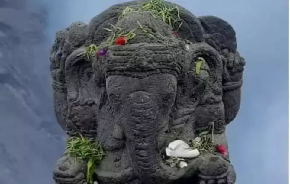 Taman Nasional Bromo Tengger Semeru (TNBTS) memasang arca Ganesha baru di bibir kawah Gunung Bromo, Jumat 2 Juni 2023.