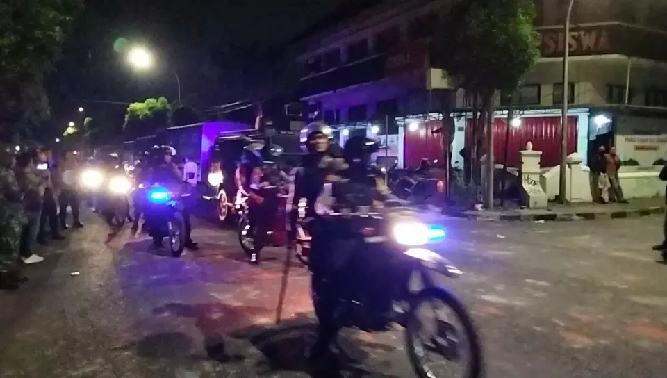 Polisi mengamankan tawuran Jogja di Jalan Taman Siswa, Kota Yogyakarta, Minggu 4 Juni 2023. 