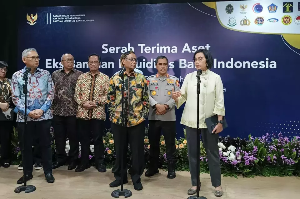 Menteri Keuangan Sri Mulyani Indrawati usai mengikuti acara Serah Terima Aset Eks Bantuan Likuiditas Bank Indonesia di Aula Mezzanine, Kantor Kementerian Keuangan pada Selasa, 6 Juni 2023.