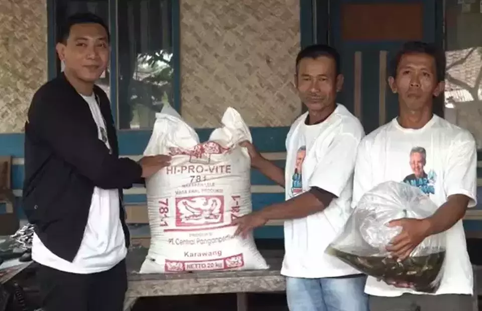 Para sukarelawan Ganjar Pranowo yang tergabung dalam Komunitas Nelayan Pesisir Jawa Barat (KNP Jabar) terus menggalang dukungan untuk Ganjar Presiden 2024.