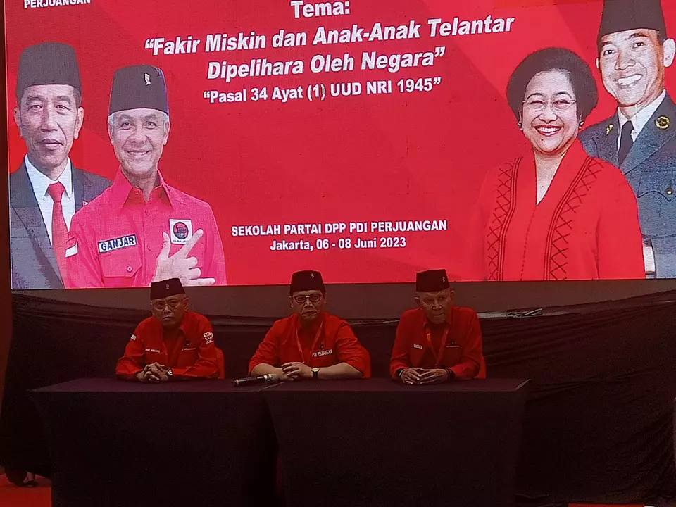 Ketua DPP PDIP Said Abdullah (kiri) saat konferensi pers hari kedua pelaksanaan Rakernas III PDIP di Sekolah Partai, Jakarta Selatan, Rabu, 7 Juni 2023