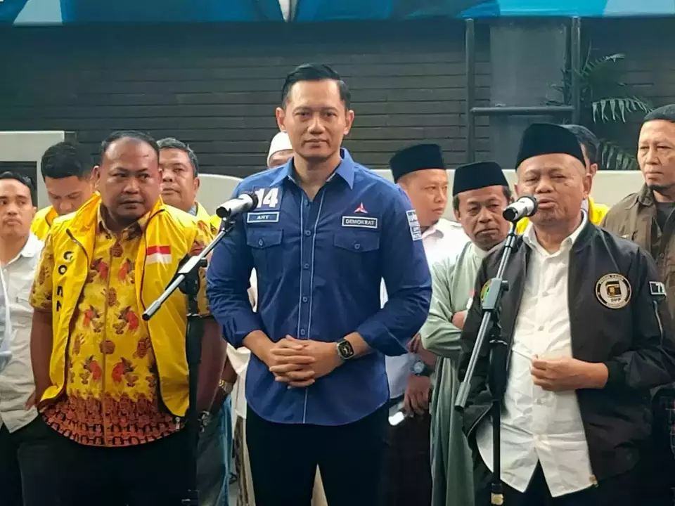 Ketua Umum Partai Demokrat Agus Harimurti Yudhoyono memberikan keterangan usai pertemuan bersama Sekber KIB pendukung Anies Baswedan di Kantor DPP Partai Demokrat, Jakarta, Rabu, 7 Juni 2023.