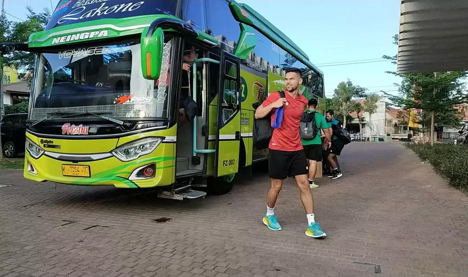 Pemain Timnas Indonesia tiba di Lapangan Thor Surabaya, Rabu 7 Juni 2023.