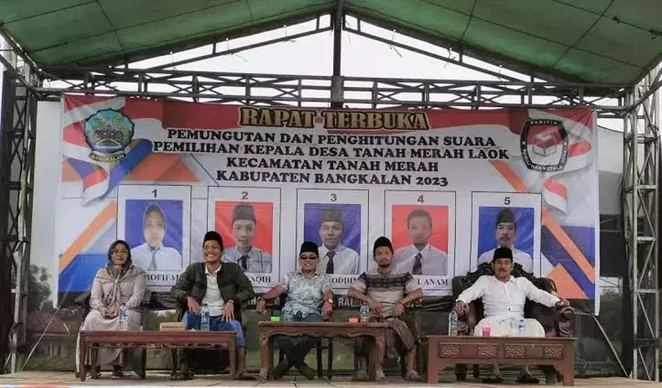 5 calon kepala desa mengikuti Pilkades pada tanggal 10 Mei 2023 lalu. Belakangan, kepala desa terpilih dinilai cacat hukum dan tidak dilantik oleh Pemkab Bangkalan. 