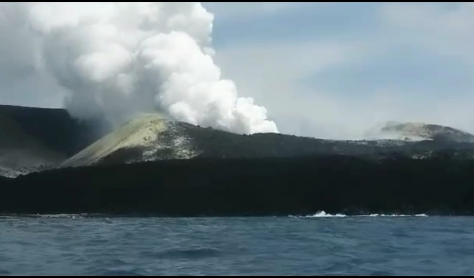 Kembali Erupsi, Gunung Anak Krakatau Muntahkan Abu Vulkanik 3.000 Meter