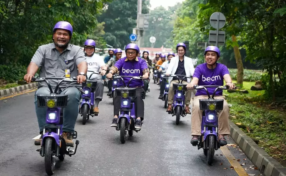 Universitas Indonesia (UI) mengoperasikan sepeda listrik di lingkungan kampus. 