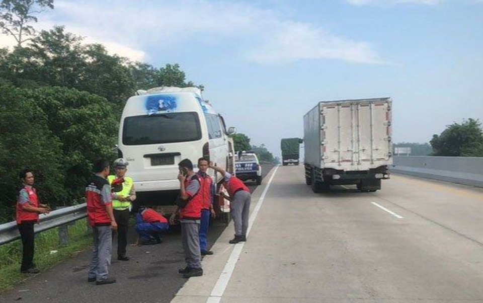 Mikrobus Rombongan Pelajar SMA Kecelakaan Di Jalan Tol Sumatera Usai ...