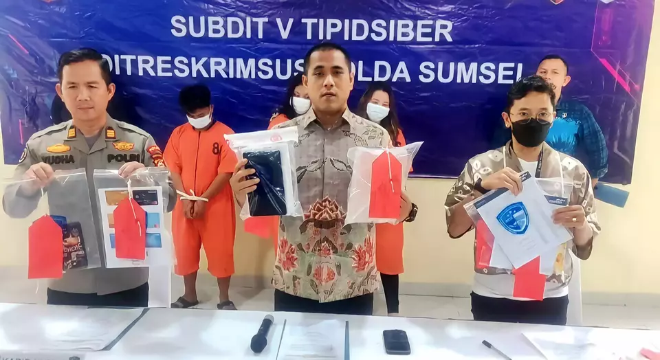 Terlibat Sindikat Judi Online Kamboja, Pria Dan 2 Wanita Muda Di ...