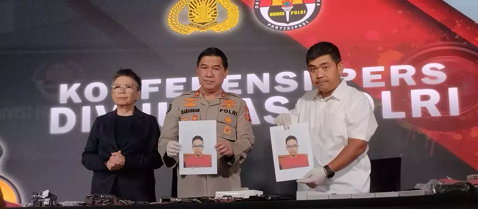 Konferensi pers penangkapan tersangka teroris karyawan BUMN PT KAI, berinisial DE, Selasa, 15 Agustus 2023.