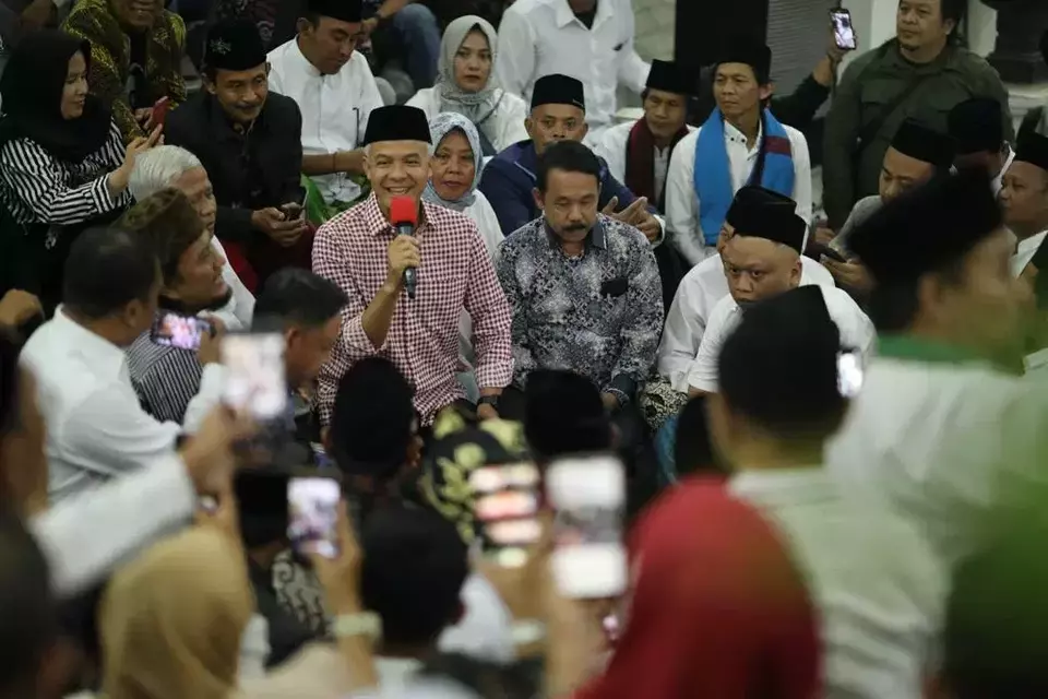 Ratusan kiai dari seluruh Jawa Tengah berkumpul di rumah dinas Gubernur Jawa Tengah untuk mendoakan Ganjar Pranowo pada Minggu, 3 September 2023.