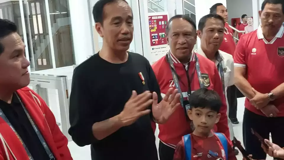 Presiden Jokowi seusai menyaksikan laga Timnas U-23 Indonesia vs Turkmenistan di Stadion Manahan, Solo, Selasa, 12 September 2023.