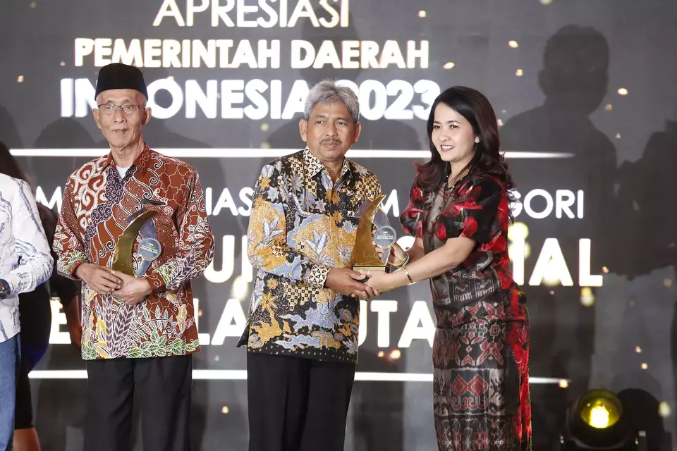 Sekretaris Daerah Trenggalek Edy Soepriyanto saat menerima penghargaan Apresiasi Pemerintah Daerah Indonesia (APDI) 2023 di Hotel JS Luwansa, Selasa 12 September 2023.