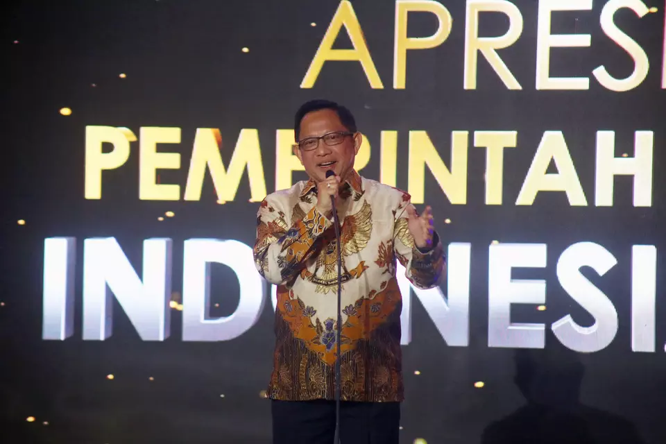 Menteri Dalam Negeri Tito Karnavian, saat memberi sambutan pada malam penganugerahan Apresiasi Pemerintah Daerah Indonesia 2023, di Jakarta, Selasa, 12 September 2023.
