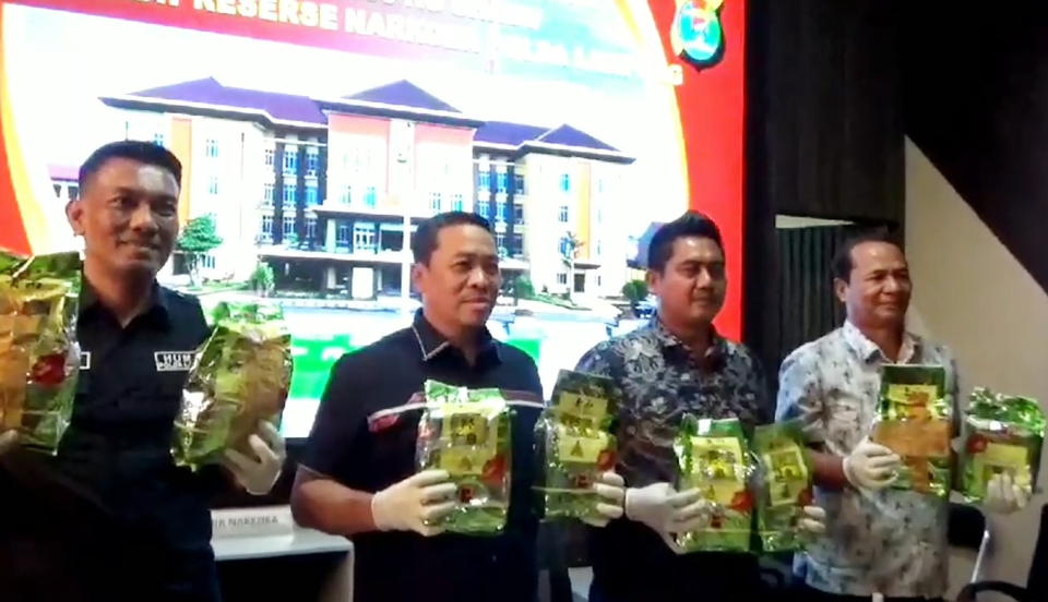 Direktorat Reserse Narkoba (Dit Resnarkoba) Polda Lampung menggagalkan penyelundupan 30 kilogram sabu-sabu di Pelabuhan Bakauheni, Lampung Selatan pada 15 Agustus 2023 lalu.