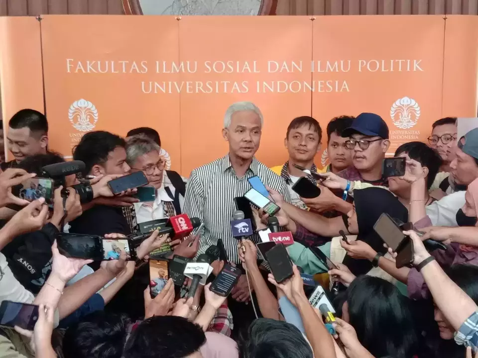 Mantan Gubernur Jawa Tengah, Ganjar Pranowo, usai memberikan kuliah kebangsaan di Kampus FISIP UI, Depok, Jawa Barat, Senin 18 September 2023