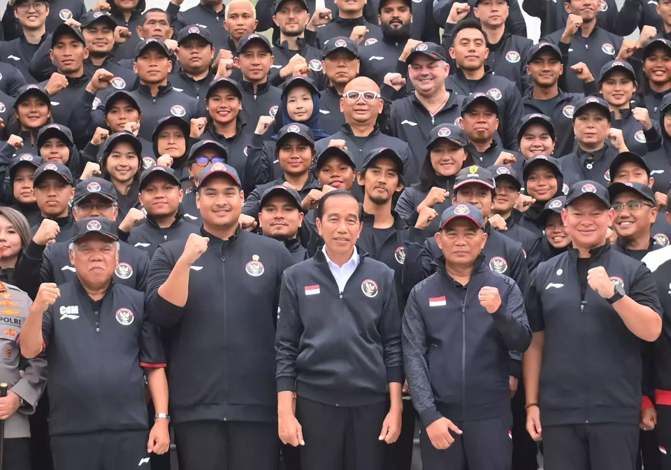 Presiden Joko Widodo berfoto bersama kontingen Indonesia ke Asian Games.