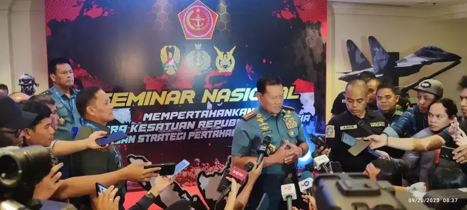 Panglima TNI Laksamana Yudo Margono seusai memberikan sambutan dalam Seminar Nasional TNI di Jakarta, Rabu, 20 September 2023. 