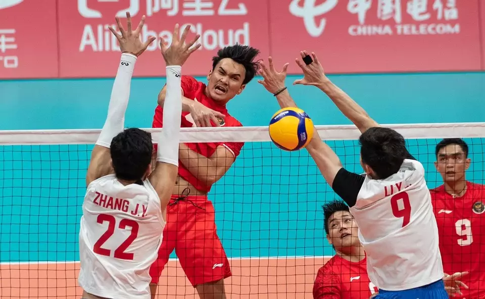 Pertandingan timnas voli Indonesia melawan Tiongkok di Asian Games 2023.