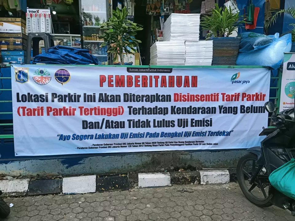 Penerapan tarif parkir disinsentif resmi berlaku di 24 lokasi di Jakarta, hari ini, Minggu, 1 Oktober 2023.