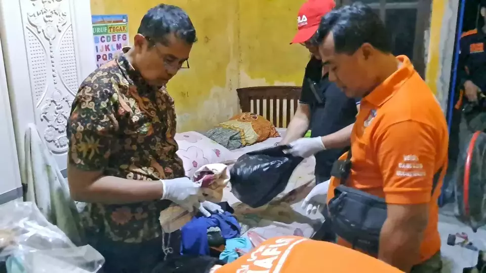 Diduga korban kekerasan seksual, anak berusia tujuh tahun meninggal secara tidak wajar. Tim Inafis Polrestabes Semarang melakukan olah TKP, Rabu, 18 Oktober 2023.