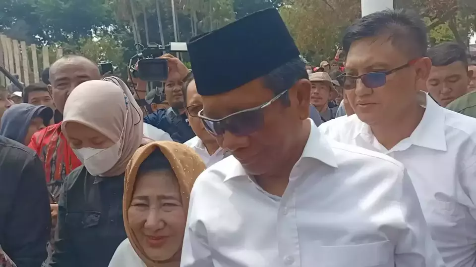 Bakal calon wakil presiden (cawapres) Mahfud MD tiba di Tugu Proklamasi, Jakarta, Kamis, 19 Oktober 2023 sekitar pukul 09.55 WIB.