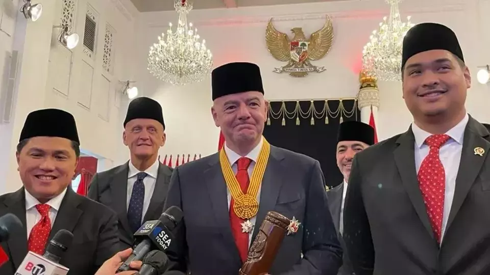 Presiden FIFA Gianni Infantino seusai menerima tanda kehormatan Bintang Jasa Pratama dari Presiden Joko Widodo (Jokowi) di Istana Negara, Jakarta, Jumat, 10 Oktober 2023.