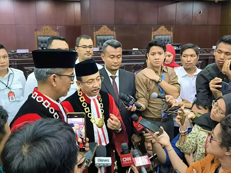 Ketua Mahkamah Konstitusi (MK) Suhartoyo dan Wakil Ketua MK Saldi Isra di Gedung MK, Jakarta, Senin, 13 November 2023
