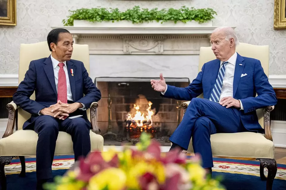 Presiden Joe Biden bertemu dengan Presiden Indonesia Joko Widodo di Ruang Oval Gedung Putih, di Washington, Senin 13 November 2023. 