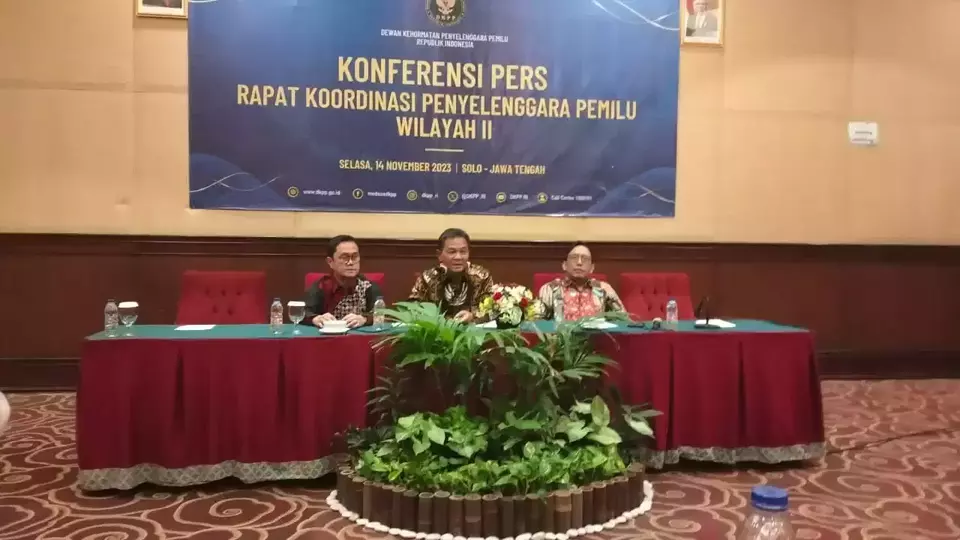 Rapat Koordinasi Penyelenggara Pemilu Wilayah II di Lorin Dwangsa Solo Hotel, Sukoharjo, Jawa Tengah, Selasa (14/11/2023).
