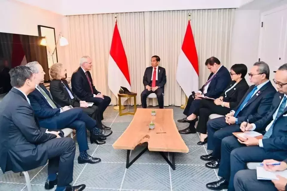 Presiden Joko Widodo (Jokowi) menerima Chairman Exxon Mobil Corporation Darren Woods di Hotel Four Seasons, San Francisco, Amerika Serikat pada Rabu (15/11/2023). 