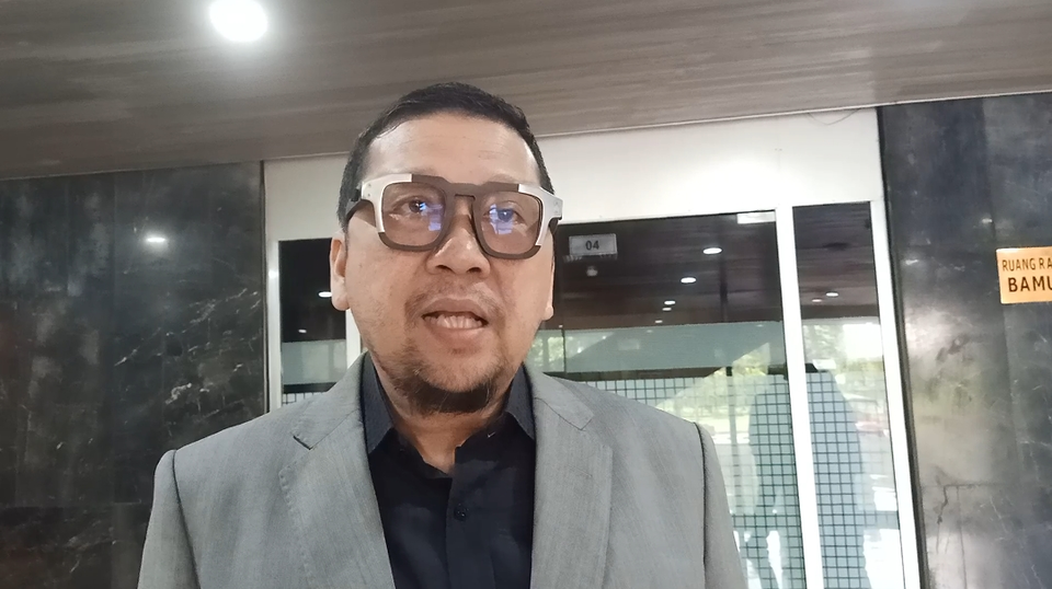 Wakil Ketua Umum Partai Golkar Ahmad Doli Kurnia Tandjung di gedung DPR, kompleks parlemen, Senayan, Jakarta, Senin, 20 November 2023.
