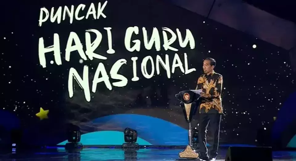 Presiden Jokowi saat menghadiri perayaan puncak Hari Guru Nasional (HGN) 2023 di Indonesia Arena Gelora Bung Karno, Senayan, Jakarta, Sabtu, 25 November 2023