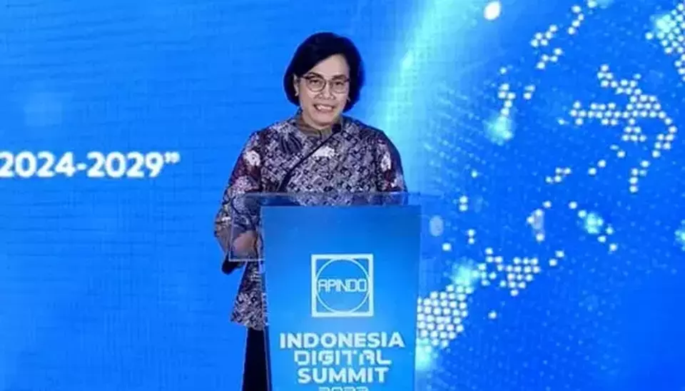 Sri Mulyani memberi sambutan dalam acara Indonesia Digital Summit 2023 yang digelar Apindo, di Jakarta, Selasa, 27 November 2023.  