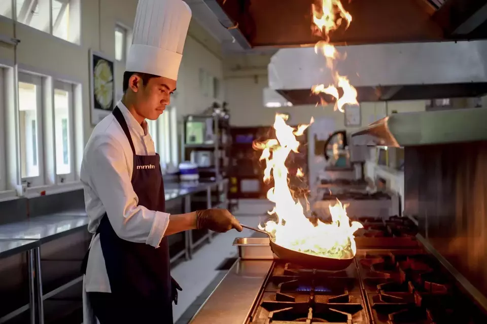 Pemerintah sendiri menyiapkan sekolah bagi mereka yang ingin fokus mengenyam pendidikan di bidang tersebut, yaitu salah satunya sekolah gastronomi.