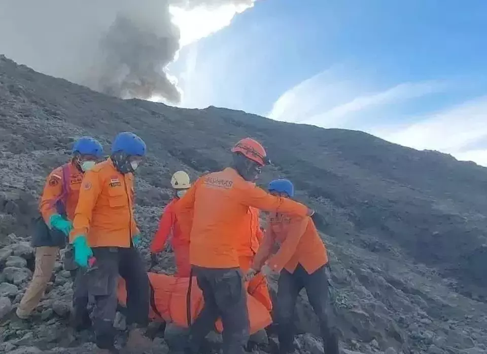 Basarnas fokus melakukan evakuasi terhadap delapan pendaki yang meninggal di puncak Gunung Marapi, Sumatera Barat, Selasa 5 Desember 2023