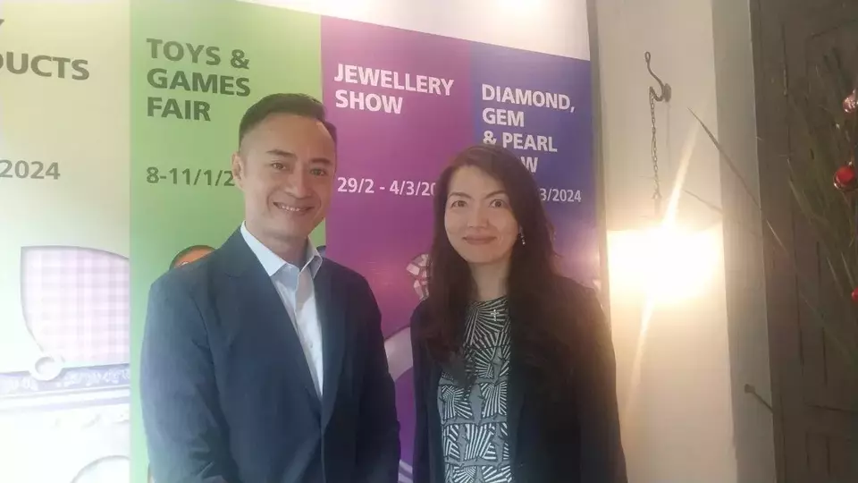 Mandy Ng (kanan), selaku Associate Director for Business Development, Exhibitions and Digital Business di Hong Kong Trade Development Council (HKTDC).