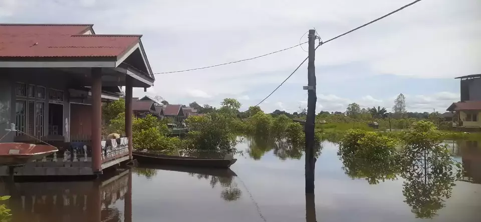 Banjir yang menerjang Kabupaten Kapuas Hulu kian meluas hingga Jumat, 8 Desember 2023.