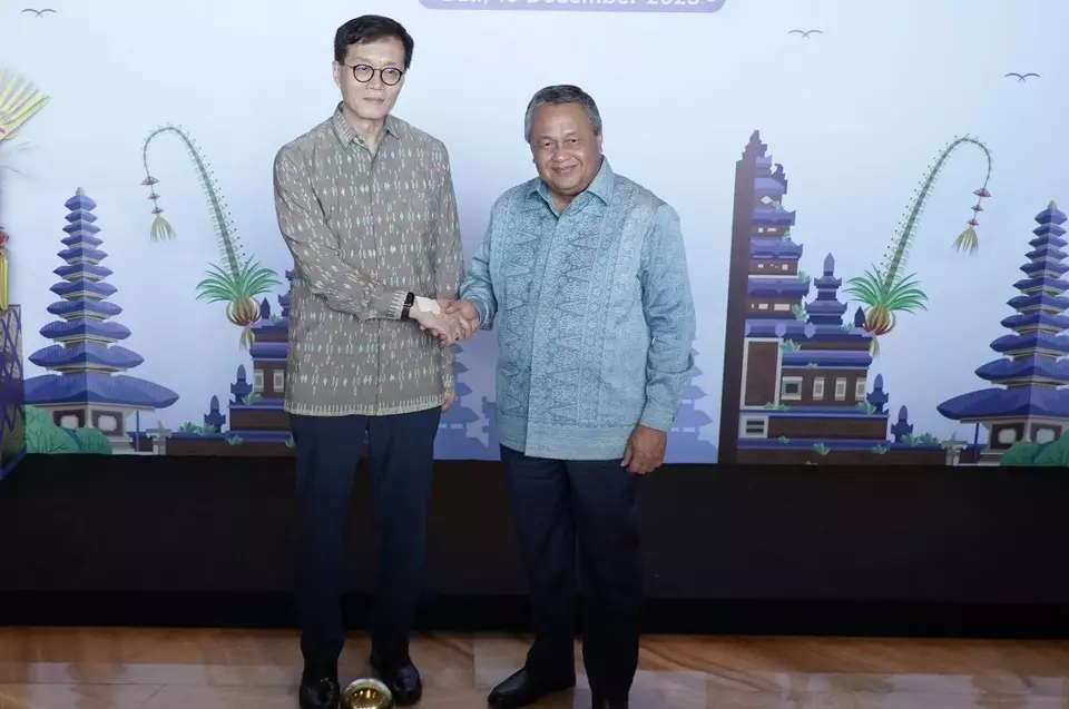 Bank Indonesia (BI) dan Bank of Korea (BOK) mencapai kesepakatan penting untuk mendorong penggunaan mata uang lokal dalam transaksi keuangan dan ekonomi, di sela-sela High Level Meeting BI-BOK di Bali, Sabtu, 10 Desember 2023