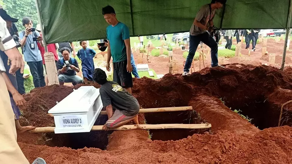 Dihadiri Ibu Korban, Isak Tangis Warnai Pemakaman 4 Anak Tewas Di Jagakarsa