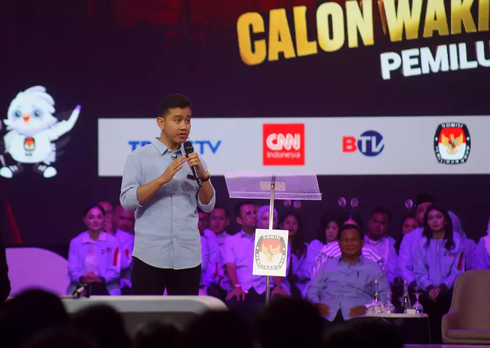 Calon wakil presiden Gibran Rakabuming Raka menyampaikan visi dan misinya saat debat cawapres pemilu 2024 di Jakarta Convention Center (JCC), Senayan, Jakarta Pusat, Jumat, 22 Desember 2023.