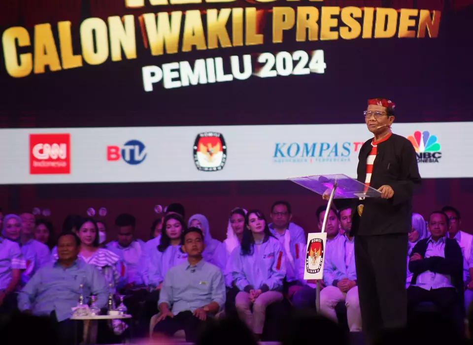 Calon wakil presiden nomor urut 3 Mahfud MD menyampaikan gagasannya saat debat calon wakil presiden Pemilu 2024 di JCC, Jakarta, Jumat, 22 Desember 2023.