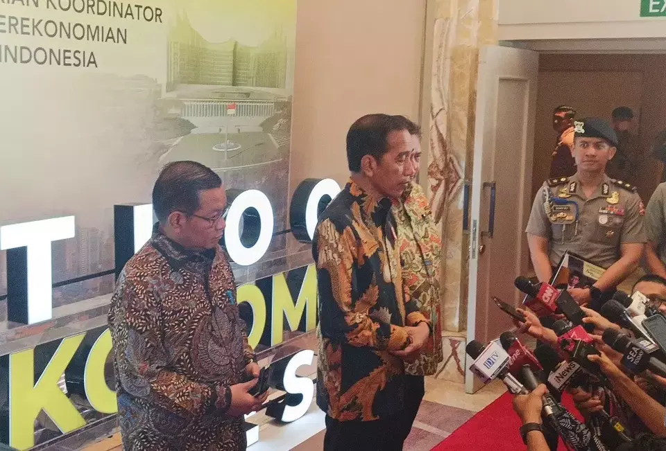 Presiden Joko Widodo seusai mengikuti Seminar Nasional Outlook Perekonomian Indonesia 2024 di Jakarta pada Jumat (22/12/2023). 