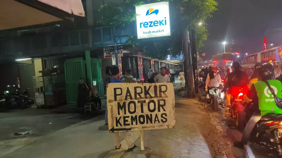  Salah satu tempat parkir di kawasan Harmoni Jalan Hayam Jakarta untuk menuju Monas. 