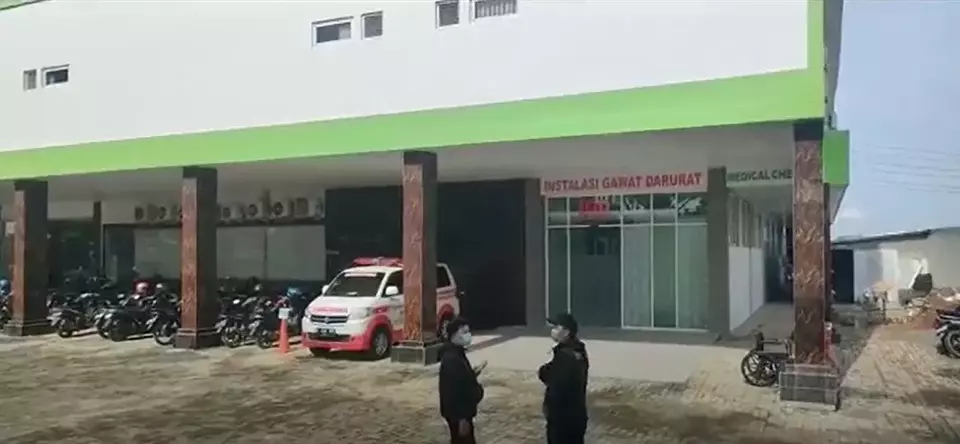 Enam orang tewas dan empat korban luka berat, serta 13 korban luka ringan dilarikan Rumah Sakit Rosela dan Rumah Sakit Mandaya, Kabupaten Karawang. Bus PO Bhineka dari arah Jakarta menuju ke Cirebon, Jawa Barat mengalami kecelakaan di Tol Jakarta-Cikampek Kilometer 41, Senin, 1 Januari 2023.